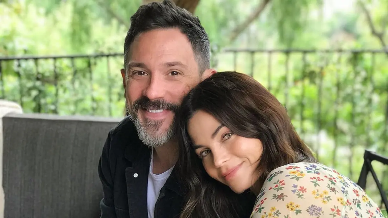 Momen kemesraan Jenna Dewan dan Steve Kazee selama berpacaran hingga akhirnya bertunangan pada Selasa (18/02/2020).