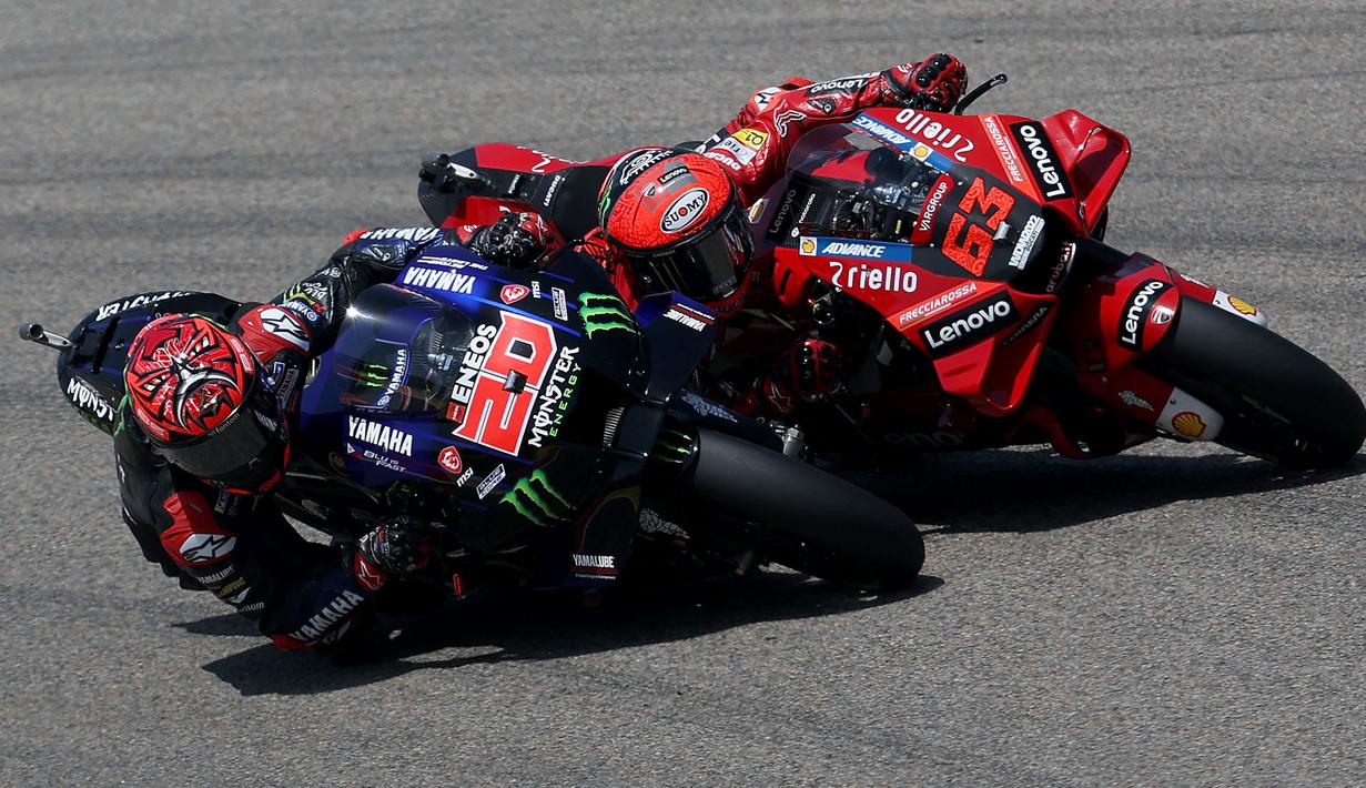 Selain itu, kemenangan tersebut juga membawa alarm buruk bagi pebalap Yamaha Monster, Fabio Quartararo dalam mempertahankan gelar juaranya. Pasalnya Bagnaia kini hanya terpaut 30 poin saja di lima seri balap yang tersisa. (AFP/Ronny Hartmann)