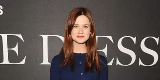 Apakah kalian ingat pemeran karakter Ginny Weasley gadis kecil adik dari Ron Weasley, kini sudah menjelma menjadi wanita yang cantik jelita. (AFP/Bintang.com)