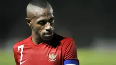 Penyerang Timnas Boaz Solossa saat berlaga melawan Turkmenistan pada leg kedua kualifikasi PD 2014 putaran kedua di Stadion Utama Gelora Bung Karno, Jakarta, Kamis (28/7).FOTO ANTARA/Ismar Patrizki