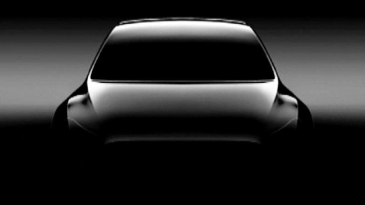 Tesla Model Y akan diposisikan di bawah Tesla Model X.(foto:Carscoop)