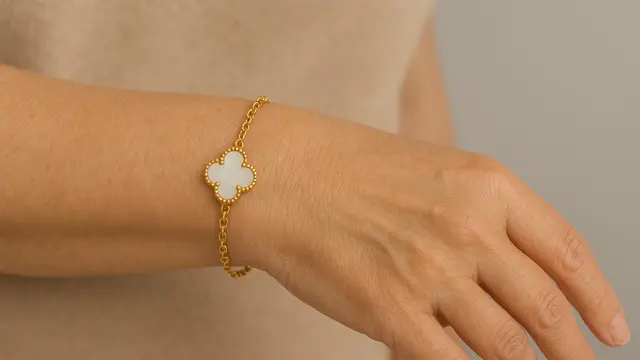 6 Model Gelang Emas Simple Cocok untuk Dipakai Sehari Hari oleh Ibu-ibu Usia 50 Tahun
