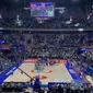 Para pemain Prancis memasuki lapangan untuk melakukan pemanasan&nbsp;jelang laga FIBA World Cup 2023 kontra Kanada di Indonesia Arena, Jakarta, Jumat (25/8/2023). (Liputan6.com/Melinda Indrasari)