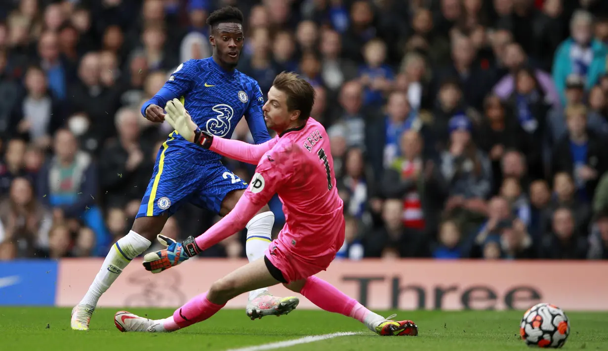 Pada menit ke-18, Chelsea sukses menggandakan keunggulan. Kali ini giliran Callum Hudson-Odoi yang mencatatkan namanya di papan skor setelah menerima umpan dari Mateo Kovacic. (AP Photo/Ian Walton)