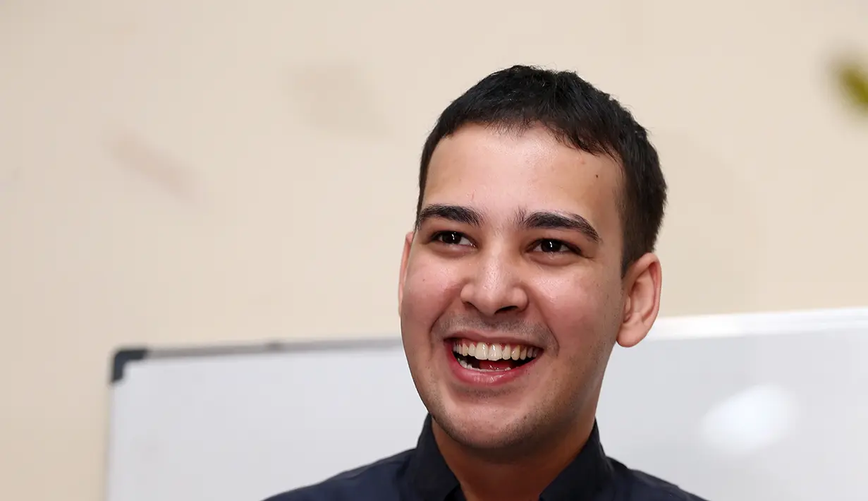 Selain ingin lebih dewasa dan ingin lebih baik dari usia sebelumnya, pria kelahiran Kaliwates, 25 Oktober 1989 silam ini juga memiliki harapan di hari ulang tahunnya untuk membahagiakan orang tua serta masyarakat. (Andy Masela/Bintang.com)