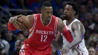IMBANG - Houston Rockets berhasil memetik kemenangan 119-107 atas LA Clippers di game keenam semifinal playoff NBA Wilayah Barat.  Hasil tersebut membuat kedudukan menjadi imbang 3-3. (AP Photo/Jae C. Hong).