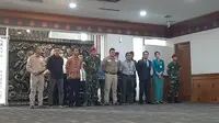 23 anggota tim evakuasi Diamond Princess, di Gedung VIP Terminal 1, Bandara Internasional Soekarno Hatta, Jumat (28/2/2020). (Liputan6.com/Pramita Tristiawati)