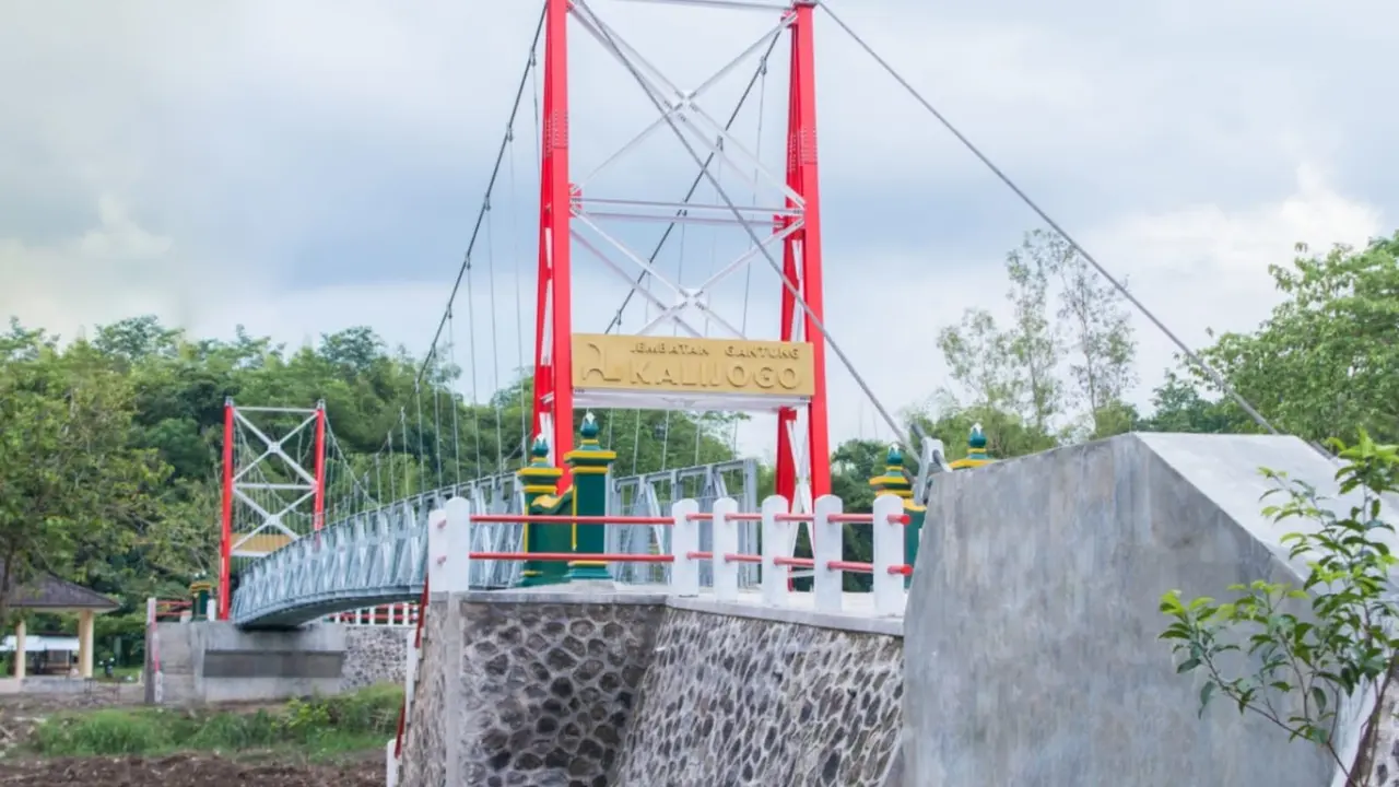 Kementerian Pekerjaan Umum dan Perumahan Rakyat (PUPR) telah menyelesaikan pembangunan Jembatan Sanggrahan Cs di Kabupaten Sleman, Yogyakarta.