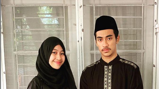 Potret Abidzar Al Ghifari dengan sang kakak, Adiba Khanza. Keduanya tumbuh menjadi sosok yang cantik dan tampan ya? (Liputan6.com/IG/abidzar73)