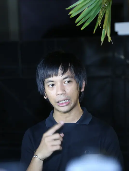 Berdasarkan Ryan, tiga hari sebelum meninggal, Mike suka mengeluh sakit pada dadanya. Bahkan ia menceritakan bahwa siang sebelum meninggal, masih makan siang di mall bersama temannya. (Nurwahyunan/Bintang.com)