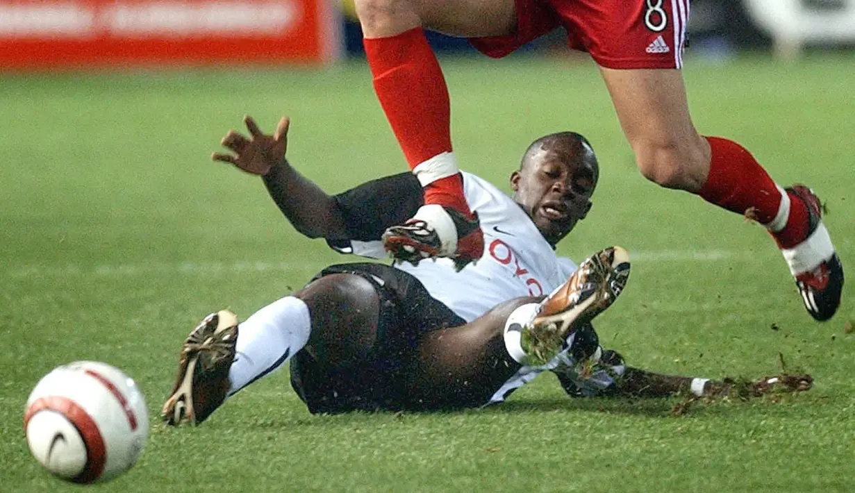 Tahun 2003 Mohamed Sissoko pindah dari AJ Auxerre ke klub Spanyol, Valencia saat itu tim Kelalawa Mestalladan meraih juara La Liga Spanyol musim 2003-2004.  (EPA/Manuel Bruque)