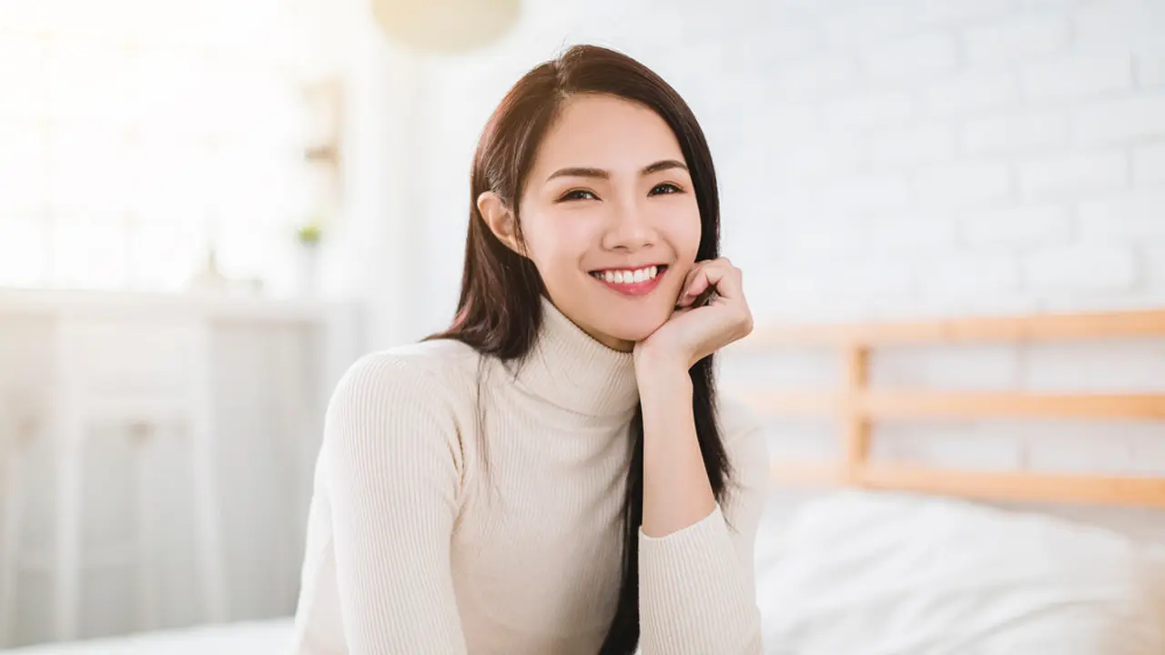 bahagia tersenyum kalem dewasa