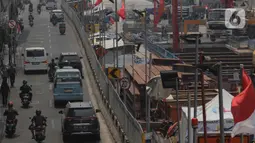 Suasana lalu lintas kendaraan saat diberlakukan rekayasa lalu lintas lawan arah atau contraflow untuk proyek MRT Fase 2A di Jalan Gajah Mada, Jakarta, Kamis (31/8/2023). (Liputan6.com/Herman Zakharia)