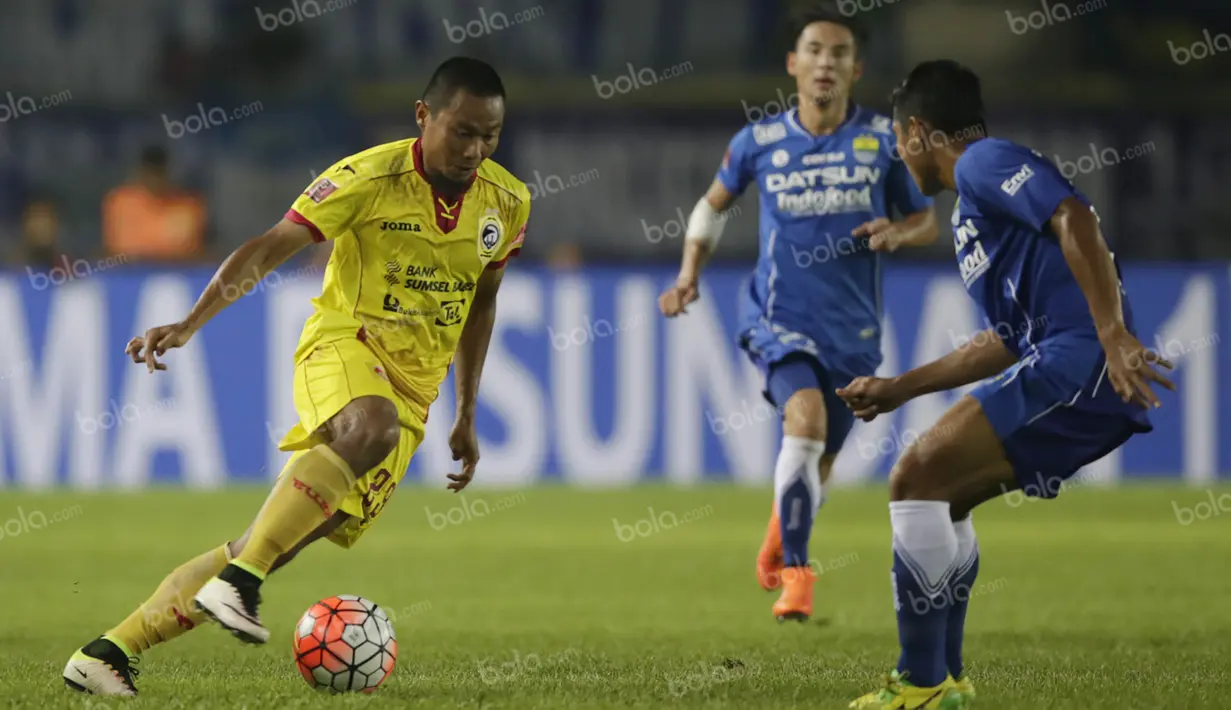 8 pemain Sriwijaya FC yang dibawa untuk menghadapi Persib  pada laga Torabika Soccer Championship 2016 di Stadion Si Jalak Harupat, Bandung, Sabtu (30/4/2016) merupakan mantan pemain dari Maung Bandung. (Bola.com/Vitalis Yogi Trisna)