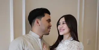 Aaliyah Massaid tampil menawan dengan busana Lebaran yang sangat feminin. [Foto: Instagram/ Aaliyah Massaid]