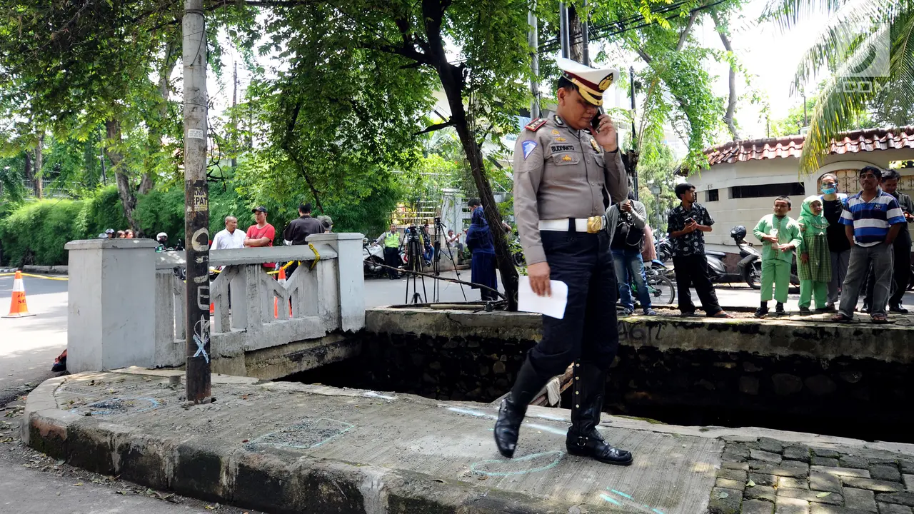 Polisi Olah TKP Lokasi Kecelakaan Setnov