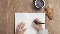 7 Cara Membaca Karakter dari Tulisan Tangan, Ada Kepribadian yang Jarang Terungkap