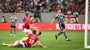 Dalam laga tersebut, Manchester United memainkan pemain-pemain mudanya. Hanya ada Jonny Evans, pemain senior yang dipasang Erik ten Hag menjadi starter. (Patrick T. Fallon/AFP)
