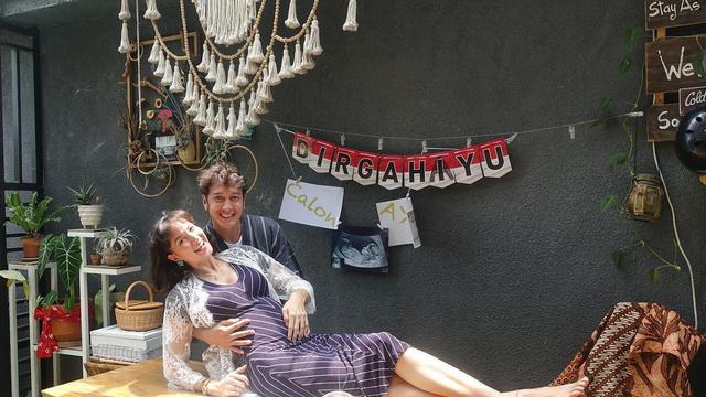 [Fimela] Baby Bump Nadine Chandrawinata