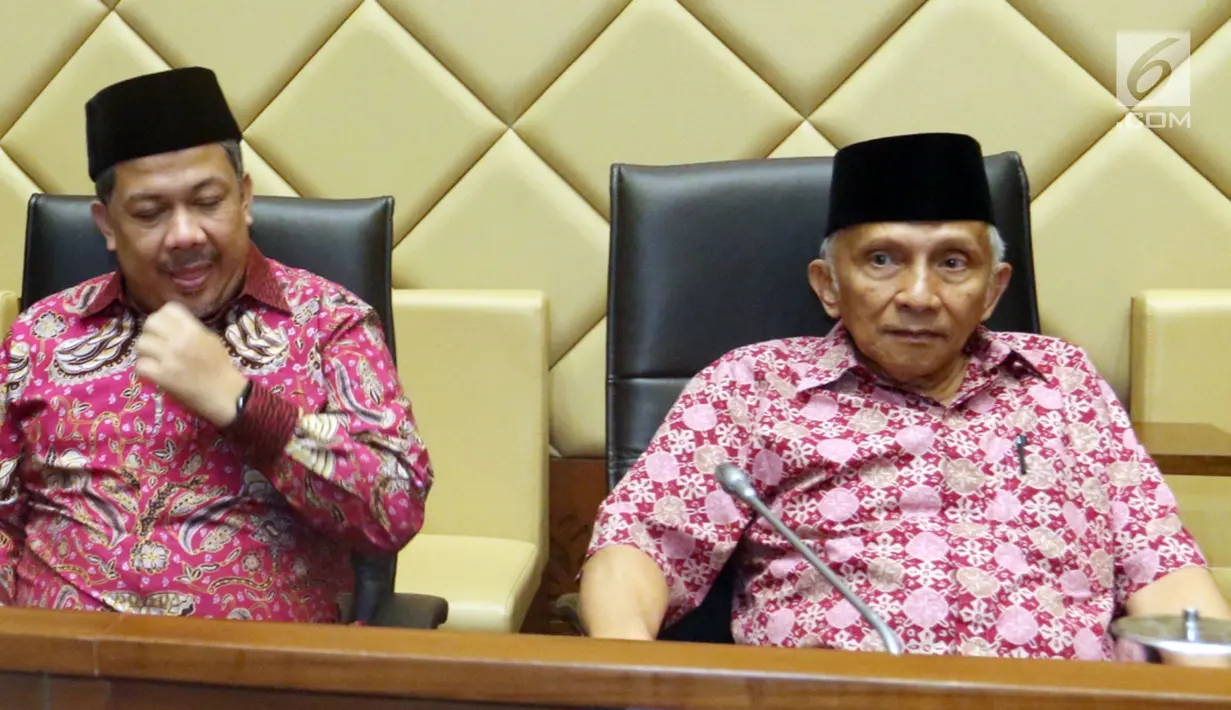 Politisi PAN, Amien Rais dan Wakil Ketua DPR Fahri Hamzah menjadi narasumber saat pernyataan sikap "DPT Bermasalah: Pemilu 2019 Berpotensi Chaos!", Jakarta, Selasa (9/4).BPN Prabowo menanggapi penanganan  KPU terkait laporan dugaan DPT tidak wajar ganda invalid manipulatif.(Liputan6.com/Johan Tallo)