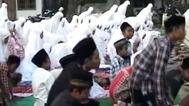 Ribuan Jemaah Tarikat Naqsabandiyah Baru Salat Id