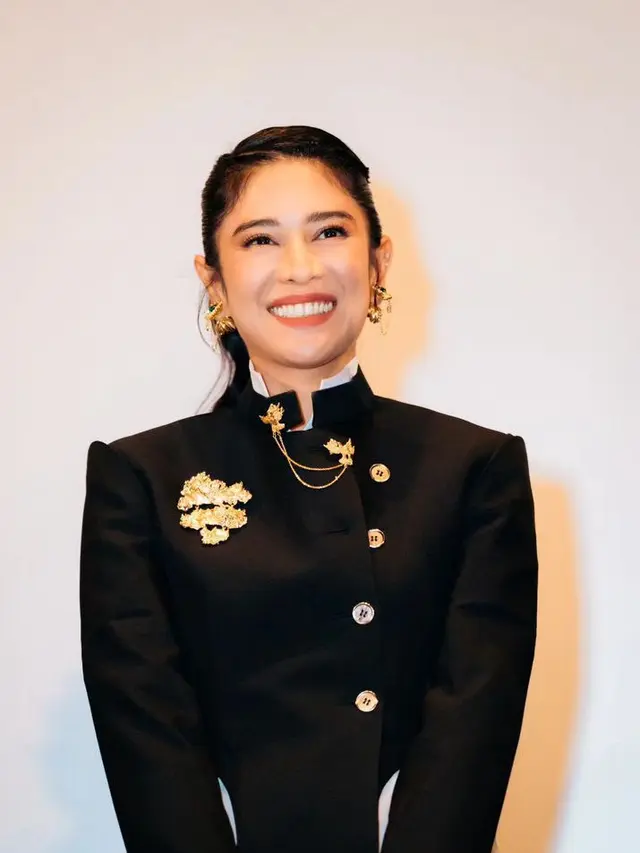 Gaya Modern Dian Sastrowardoyo