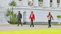 Presiden Jokowi ditemani Panglima TNI Marsekal Hadi Tjahjanto dan Kapolri Jenderal Idham Azis berolahraga di area sekitar Istana Kepresidenan Bogor, Minggu (7/6/2020). (Biro Pers Istana Kepresidenan)