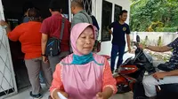 Nurjanah menanyakan penyaluran bantuan yang di anggap tidak merata, mulai dari PKH, Jamsosratu hingga bantuan covid-19 yang hanya diterima oleh segelintir orang. (Foto:Liputan6/Yandhi Deslatama)