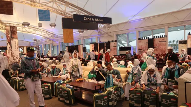 Jemaah Haji Indonesia saat tiba di Layanan Eyab di Bandara Prince Mohammed bin Abdulaziz, Madinah. Darmawan/MCh 2019