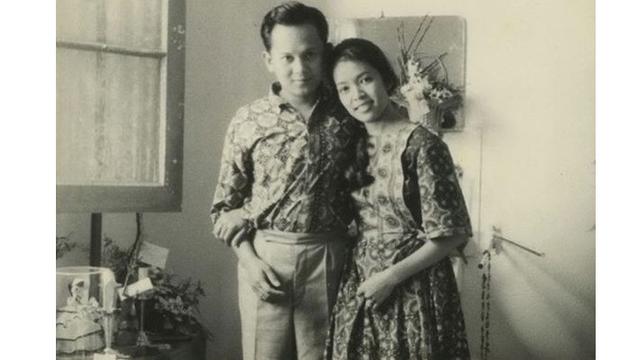 6 Potret Kebersamaan BJ Habibie dan Ainun, Dari Muda Hingga Akhir Hayat