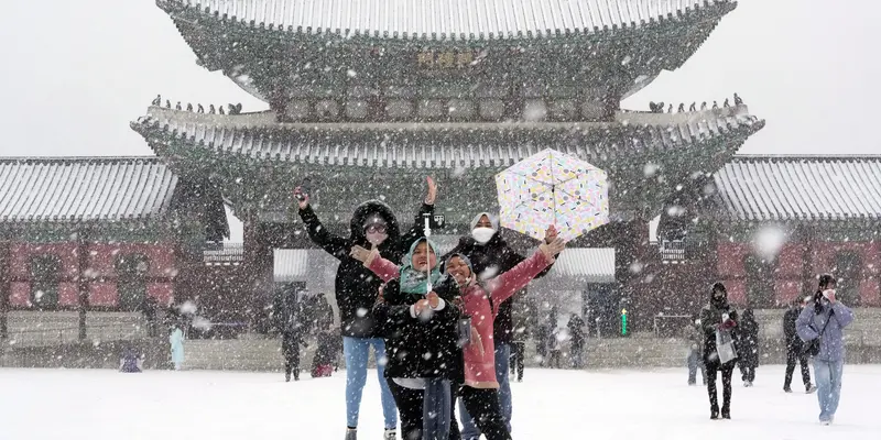 Menikmati Keindahan Salju Turun di Seoul Korea Selatan