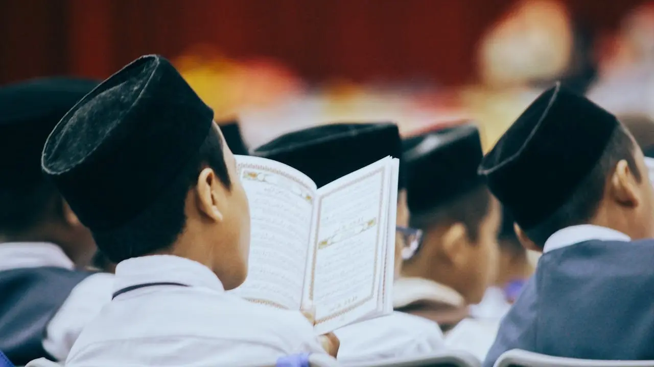 Membaca Al-Qur'an