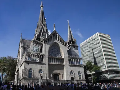Kubah Katedral sebagian runtuh setelah gempa bumi melanda Manizales, Kolombia, pada hari Senin, 10 Agustus 2026. (Foto AP/Dario Cardona)