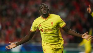 Selebrasi bek Liverpool, Ibrahima Konate setelah mencetak gol ke gawang Benfica pada laga leg pertama perempatfinal Liga Champions 2021/2022 di Luz Stadium, Lisbon (5/4/2022). Ibrahima Konate didatangkan Liverpool dari RB Leipzig pada awal musim 2021/2022 dengan nilai transfer 40 juta euro. Masih menyisakan kontrak hingga 30 Juni 2026, hingga kini ia telah tampil dalam 53 laga di semua ajang dengan torehan 3 gol dan 1 assist. (AFP/Carlos Costa)