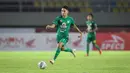 Marselino Ferdinan dalam duel Persebaya Surabaya Vs Barito Putera pada pekan ke-15 BRI Liga 1 di Stadion Manahan, Solo, Sabtu (4/11/2021) malam. (Bola.com/Bagaskara Lazuardi)