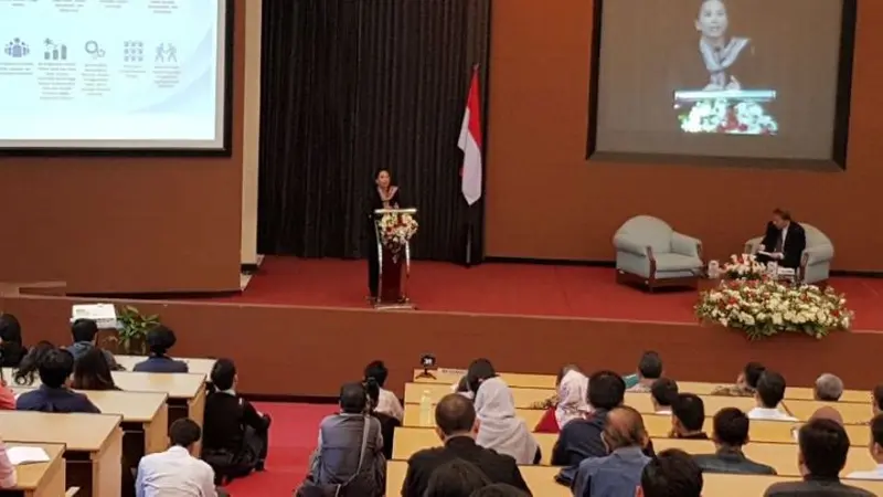Menteri BUMN Rini M Soemarno memberikan kuliah umum bagi mahasiswa Program Magister Manajemen, Fakultas Ekonomi dan Bisnis UGM di Auditorium Kampus UGM Yogyakarta.