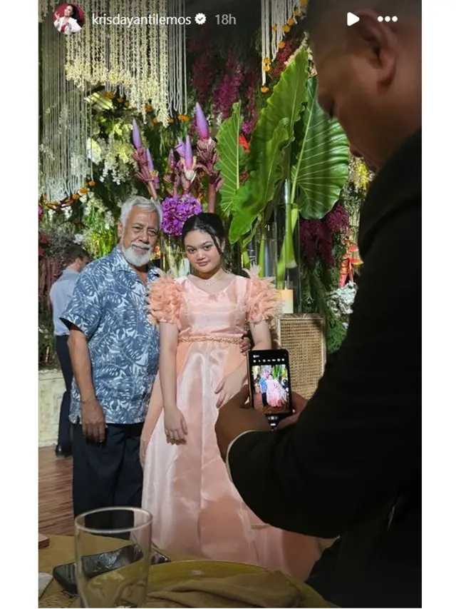 6 Potret Krisdayanti di Malam Resepsi Nadine Kaiser, Tampil Senada dengan Amora
