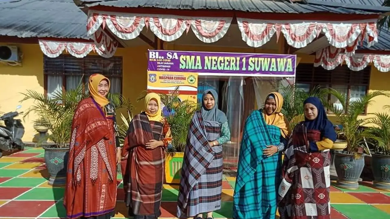 Penggunaan busana kuno Gorontalo Beleuto dinilai tepat untuk menepis Covid-19. (Foto: Liputan6.com/Arfandi Ibrahim)
