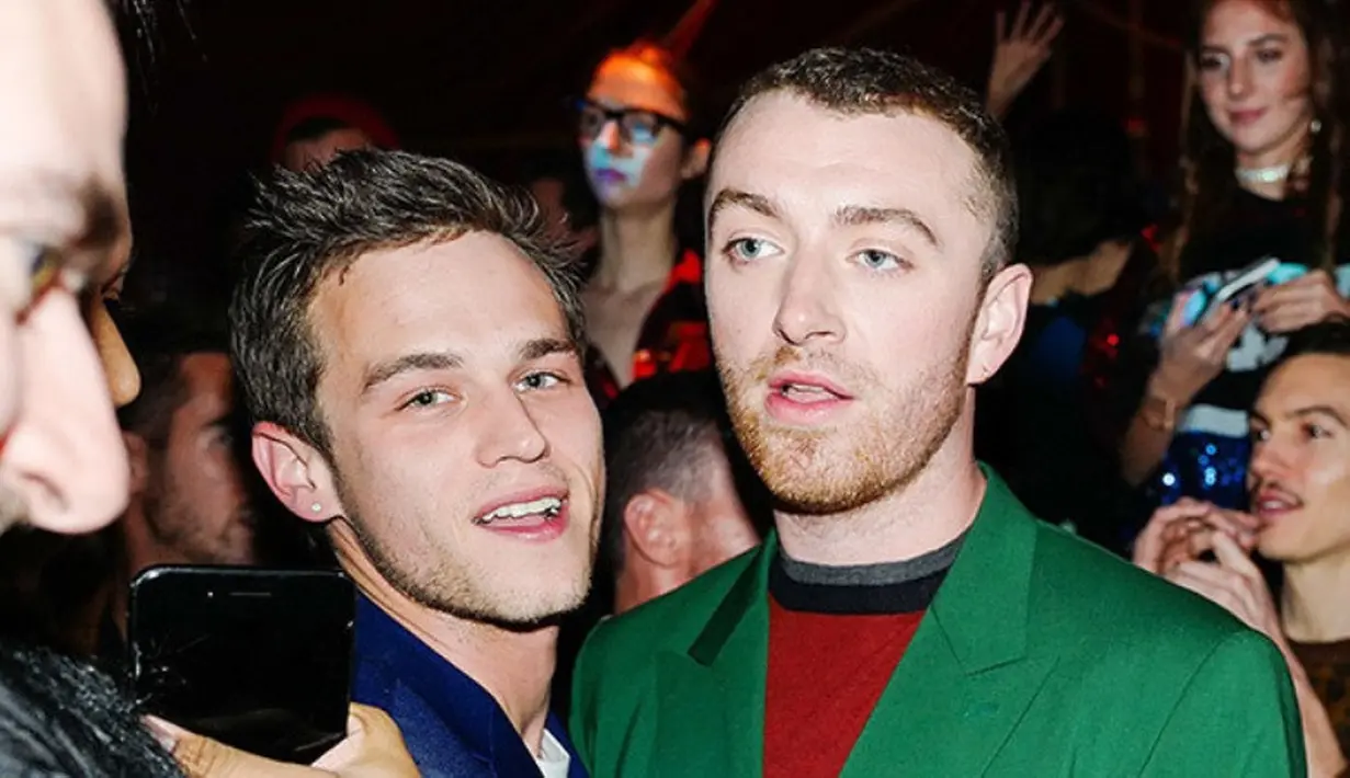 Tak jelas mengenai masalah apa yang tengah ia hadapi namun banyak yang menyangka hal itu ada hubungannya dengan Brandon Flynn. (DAVID X PRUTTING/BFA/REX/SHUTTERSTOCK/HollywoodLife)