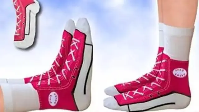 8 Desain Kaus Kaki Ini Bentuknya Nyeleneh Banget, Bikin Geleng Kepala