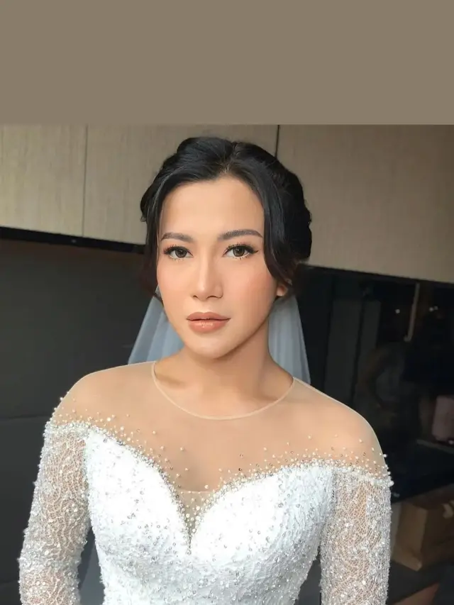 Lepas Status Janda, Ini 7 Potret Pernikahan Presenter Dita Fakhrana di Singapura