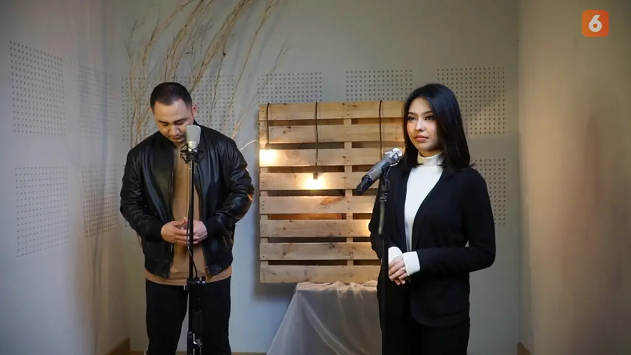 Dua penyanyi Impact Music, Adrian dan Kezia Azaria.