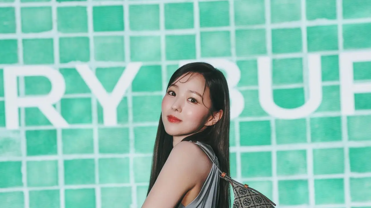 Gaya Elegan Chae Soo-bin di Acara Pembukaan Tory Burch Taipei, Jinjing Tas Seharga Rp12,9 Juta