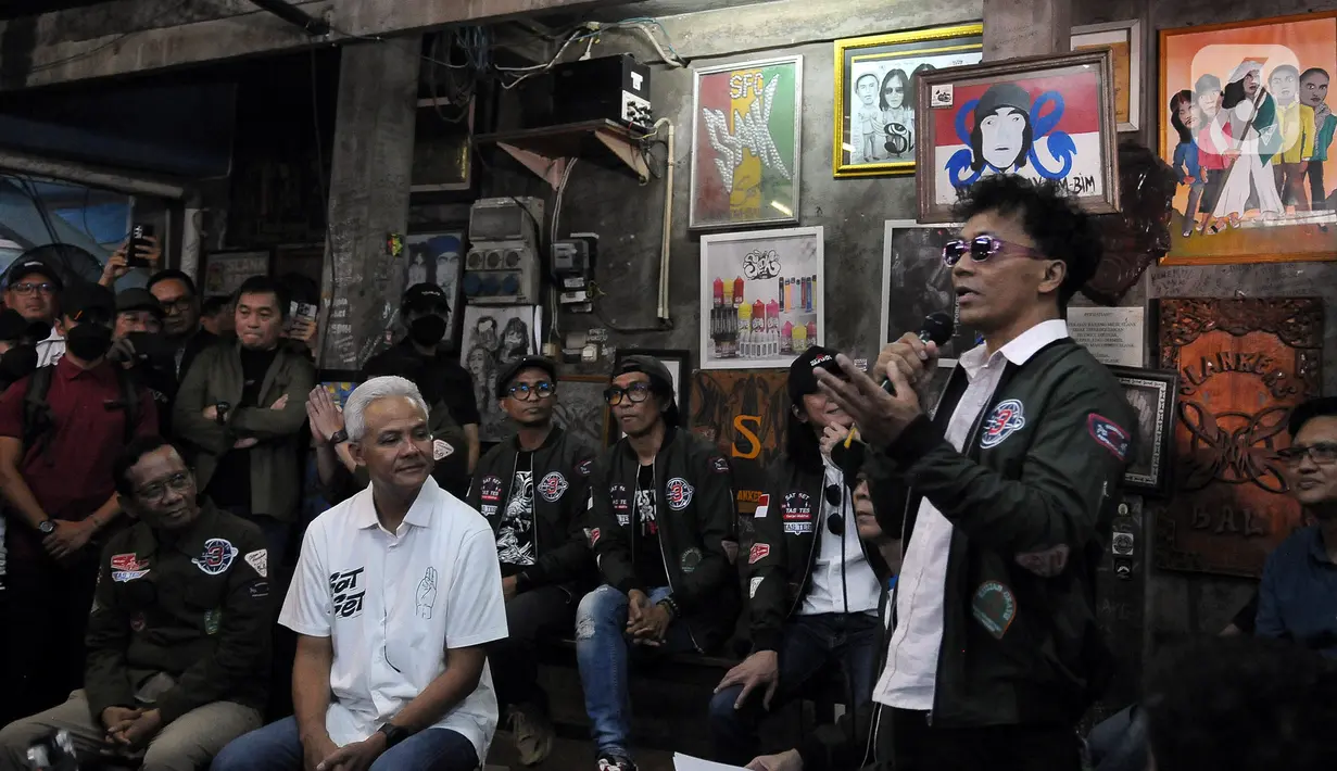 Ganjar mengatakan dukungan dari Slank merupakan energi baru untuk dirinya dan Mahfud. Dia berterima kasih atas dukungan tersebut. (merdeka.com/Imam Buhori)