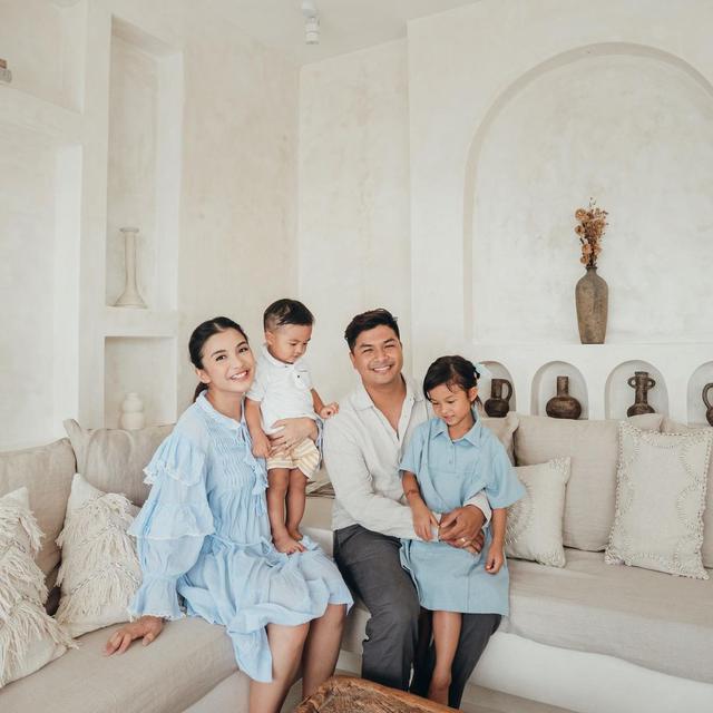 7 Tahun Menikah, Ini 8 Potret Harmonis Keluarga Chelsea Olivia dan Glenn Alinskie