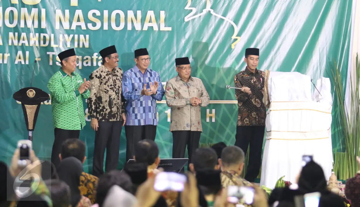 Presiden Joko Widodo (Jokowi) membuka Musyawarah Kerja Nasional (Mukernas) I Himpunan Pengusaha Nahdliyin (HPN) di Pondok Pesantren Luhur Al Tsaqafah Cepedak Jagakarsa, Jakarta, Jumat (5/5). (Liputan6.com/Angga Yuniar)