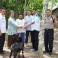 Bantuan hewan ternak kambing dari Bupati Kabupaten Ogan Komering Ilir Sumsel ke tiga mantan napi teroris (Dok. Humas Pemkab OKI Sumsel / Nefri Inge)