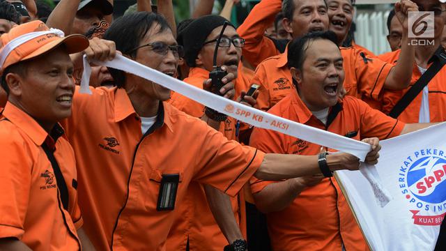 Pegawai PT Pos Indonesia Demo