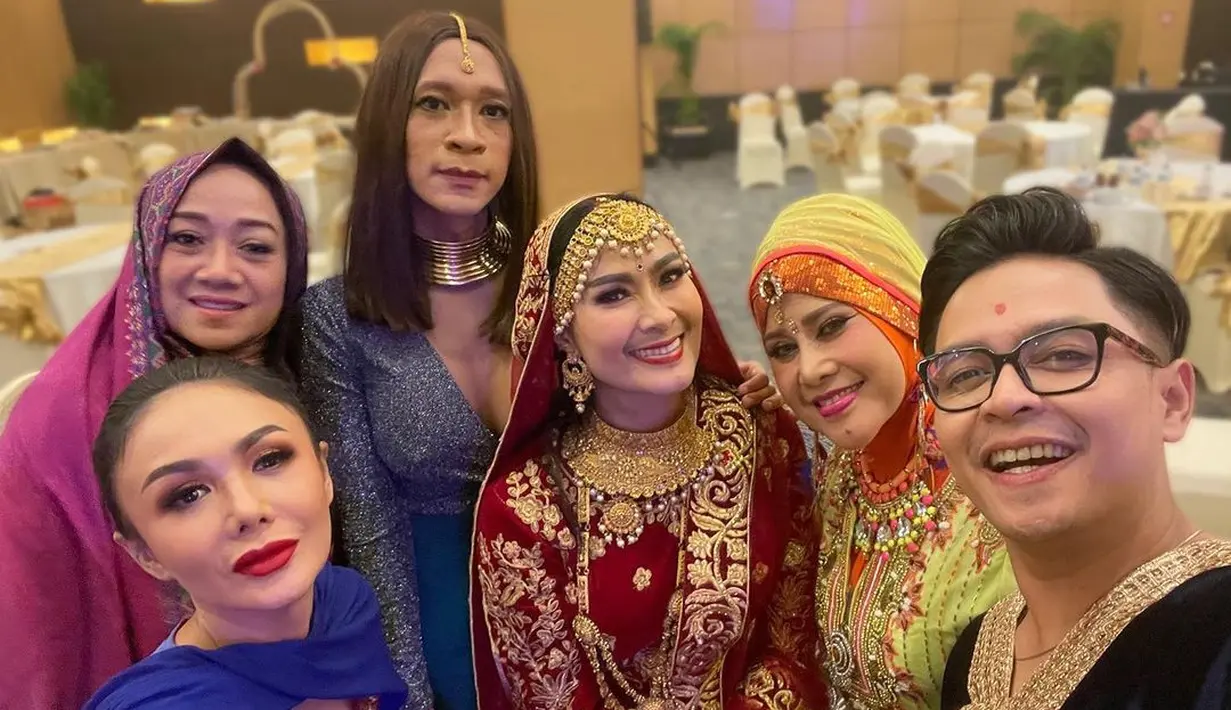 Ultah Iis Dahlia (Instagram/ojip_ismaputra)