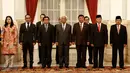 (Ki-ka) Menko PMK Puan Maharani, Menaker Hanif Dhakiri dan Ketua Dewan Komisioner OJK Muliaman Hadad  ketika menghadiri pelantikan Direksi dan Dewan Pengawas BPJS di Istana Negara, Jakarta, Selasa (23/2). (Liputan6.com/Faizal Fanani)